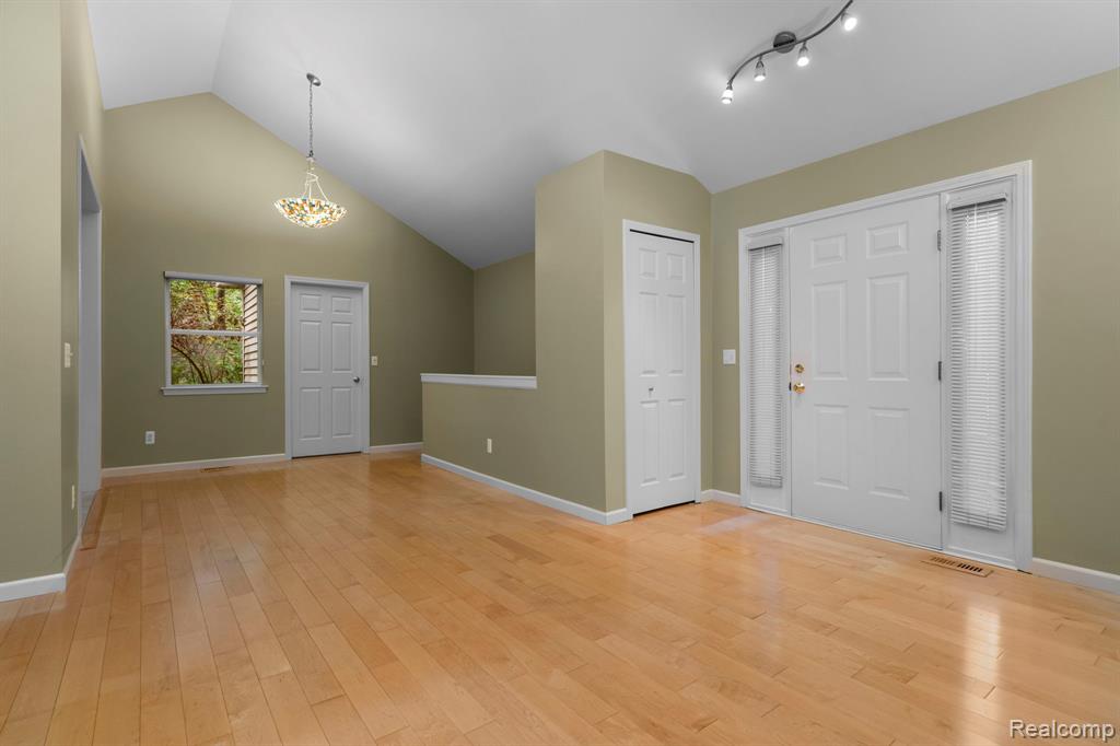 9438 Appleview Court, Brighton, MI 48116 — Photo 12