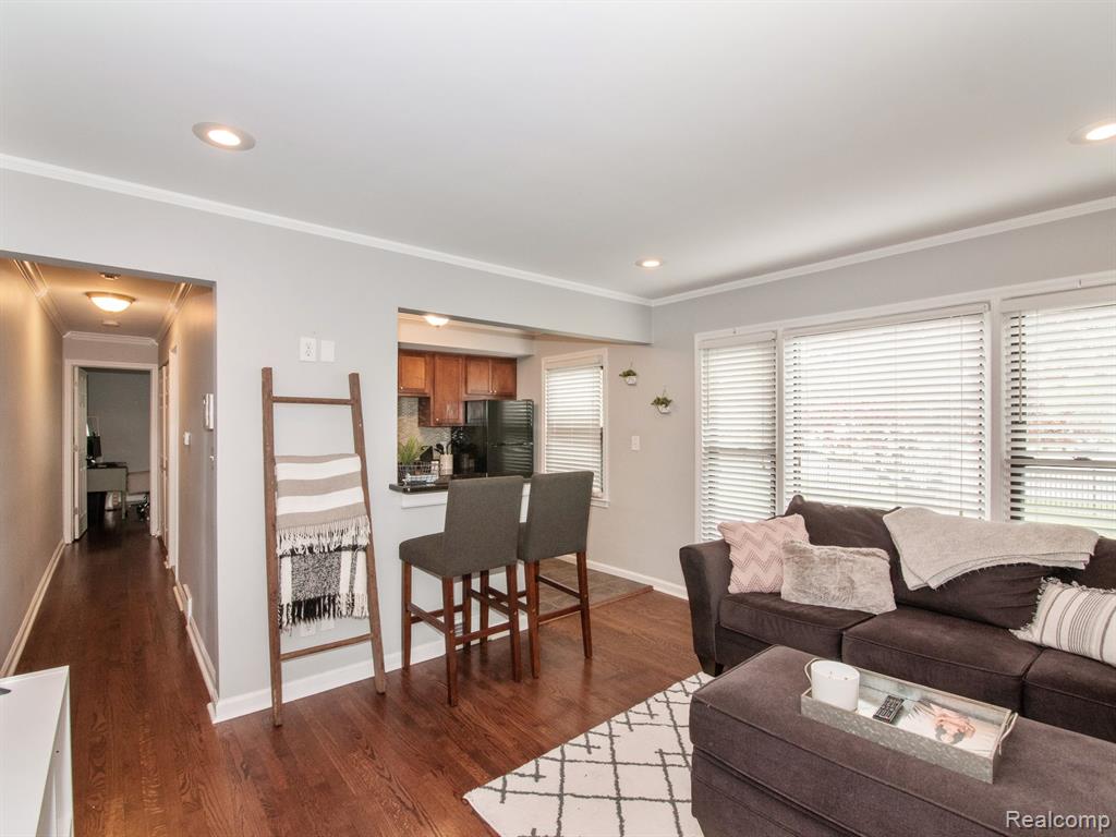 621 E Lincoln Avenue, Royal Oak, MI 48067 — Photo 7