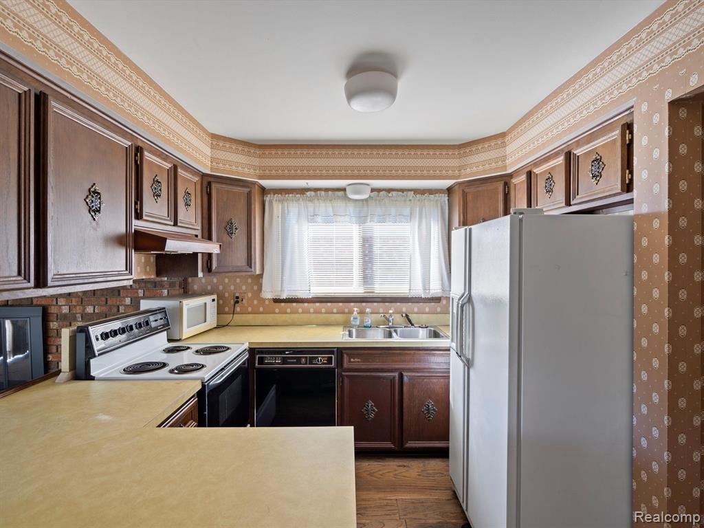 42909 LOMBARDY Drive, Canton, MI 48187 — Photo 10