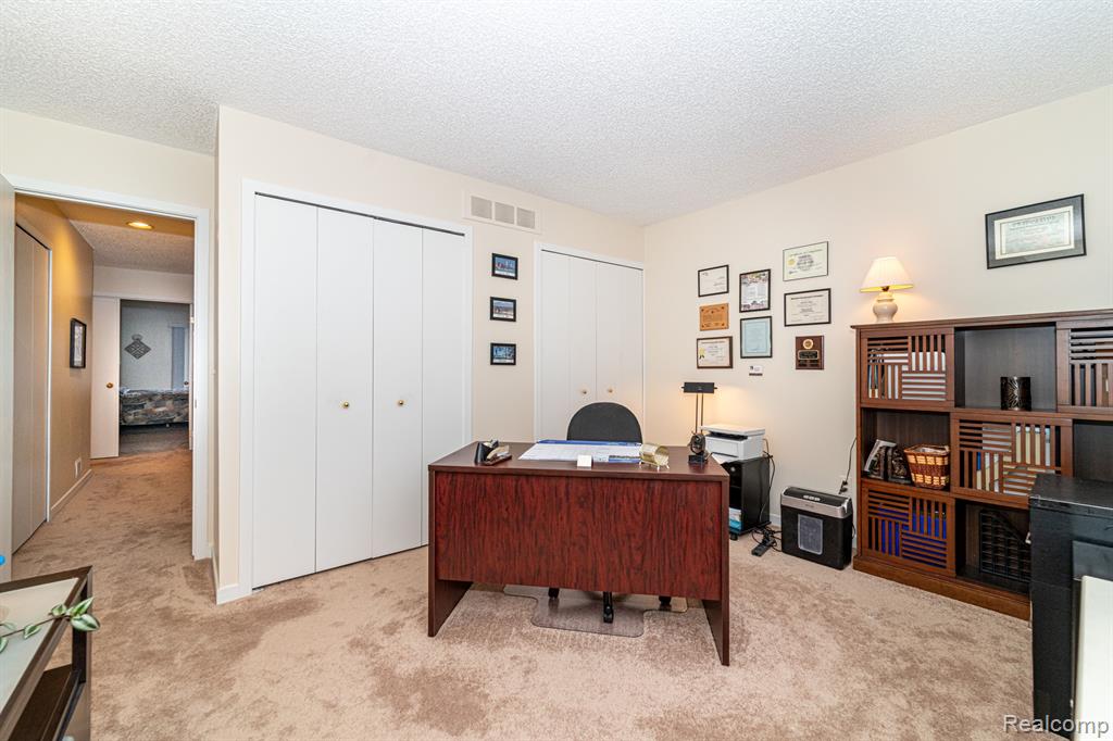 7375 PEPPER Creek, West Bloomfield, MI — Photo 32