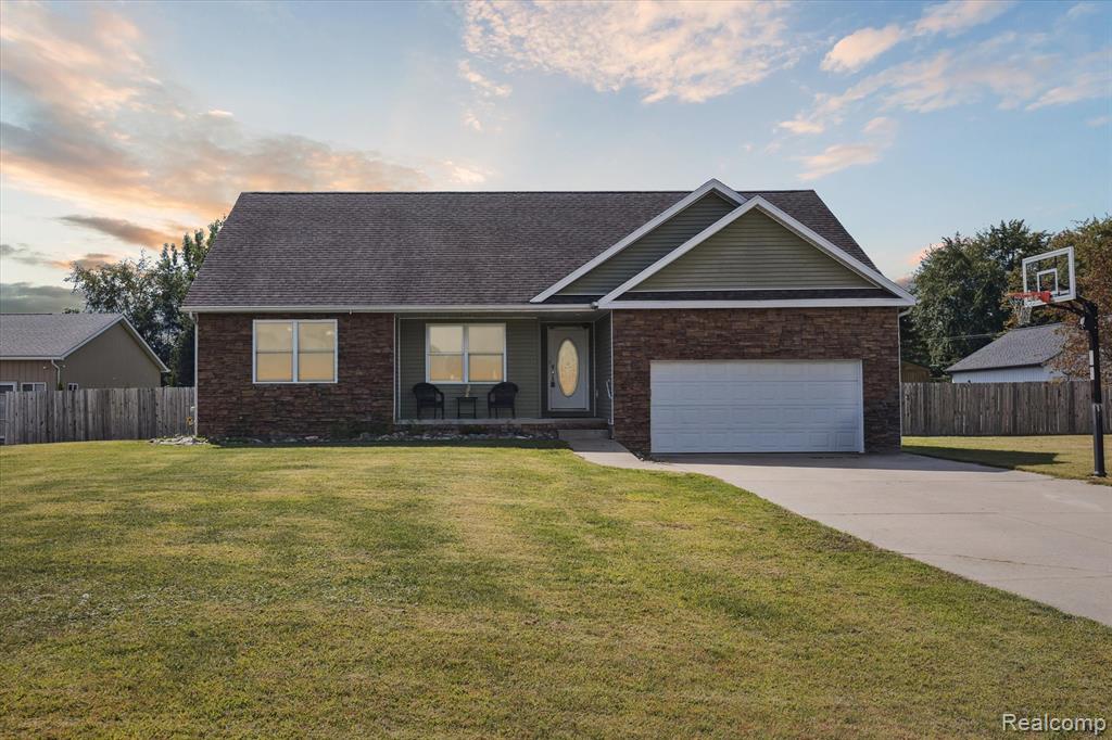 725 Alexander Lane, Vassar, MI 48768 — front exterior