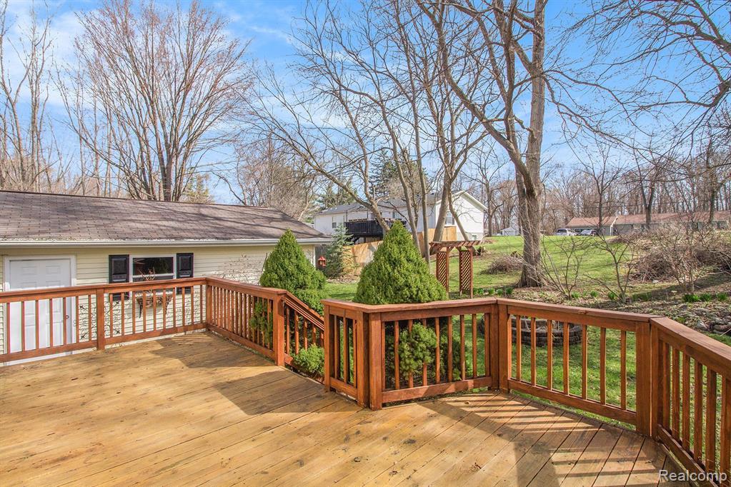 930 N EAST Street, Fenton, MI 48430 — Photo 24