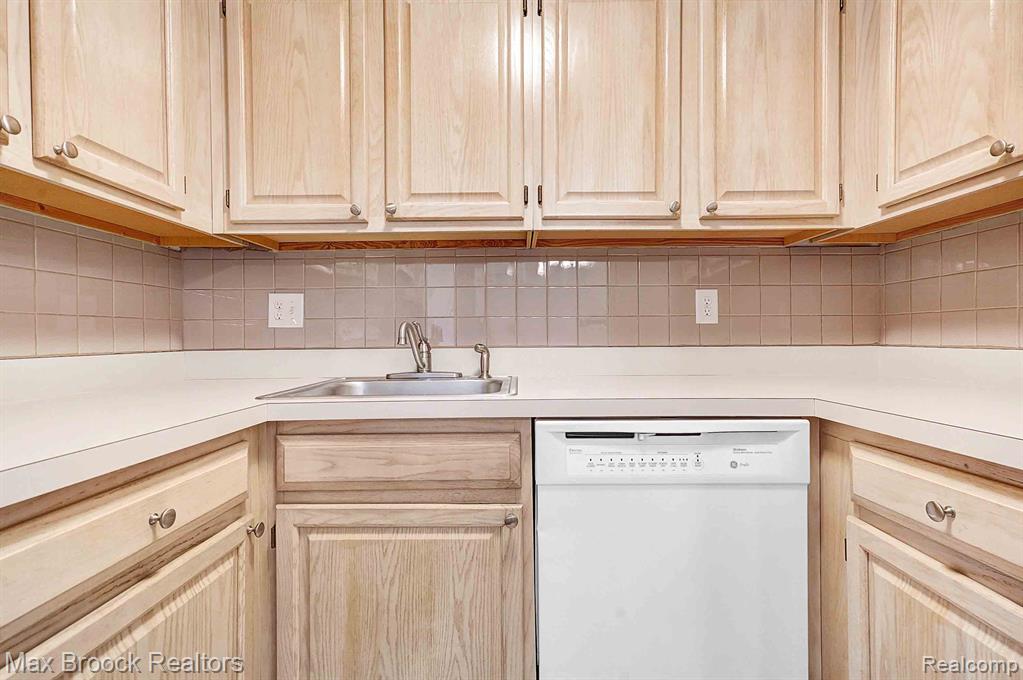 50406 BAY Run S, Chesterfield, MI 48047 — Photo 8