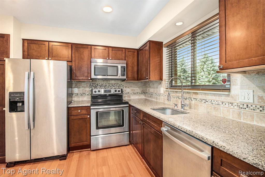 3990 Old Creek Road, Troy, MI 48084 — Photo 4