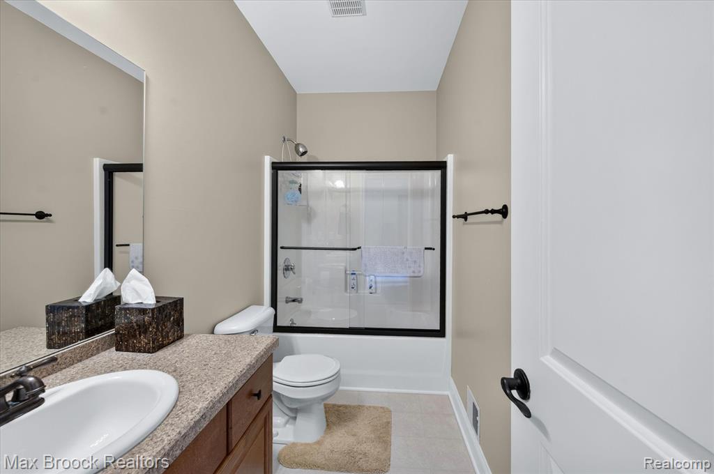 13141 Harbor Landings Drive, 76, Fenton, MI 48430 — Photo 21