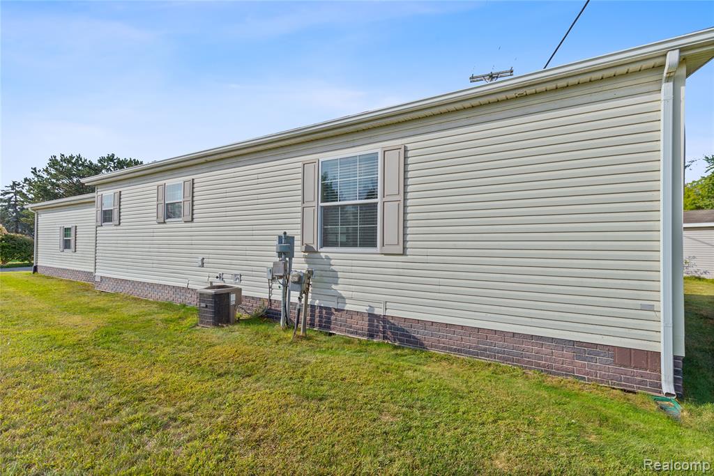111 Riviera, Oakland, MI 48371 — Photo 21