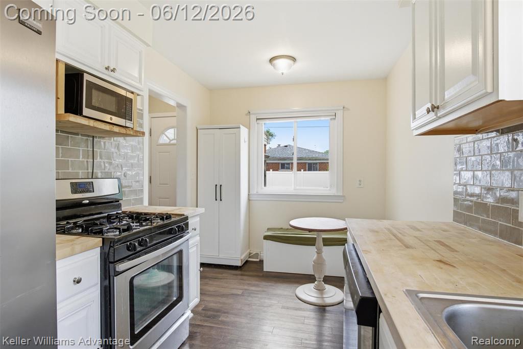 23111 Scotia Road, Oak Park, MI 48237 — Photo 12