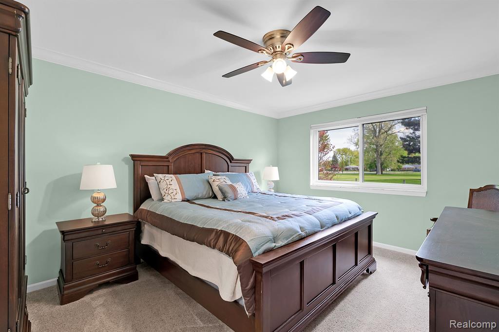 718 COUNTRY CLUB Drive, Saint Clair Shores, MI 48082 — Photo 13