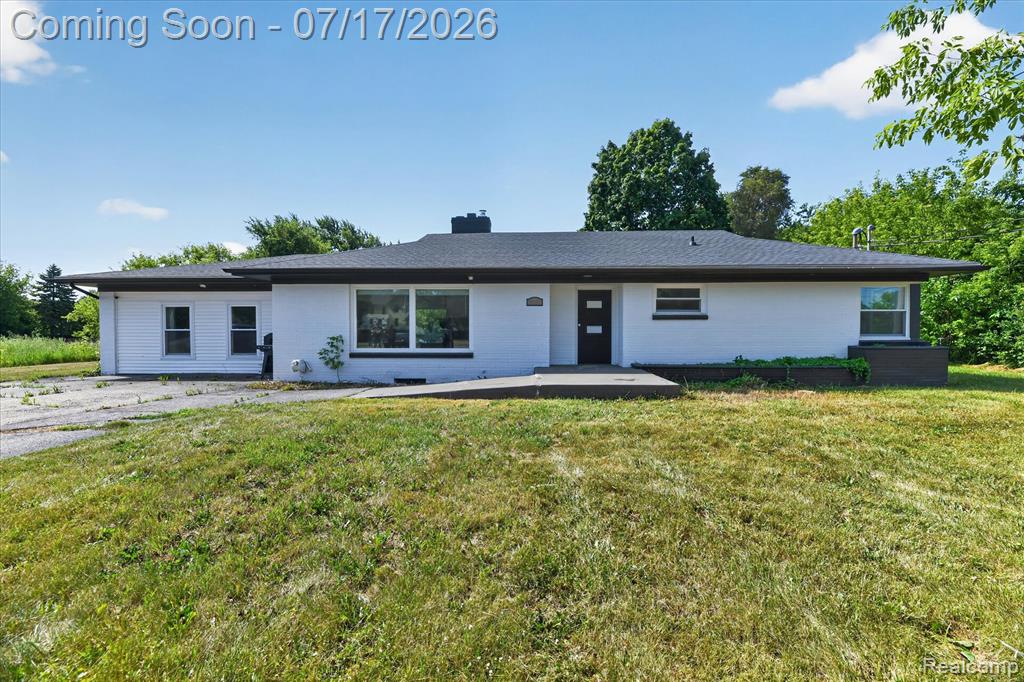 5200 Lapeer Road, Burton, MI 48509 — front exterior