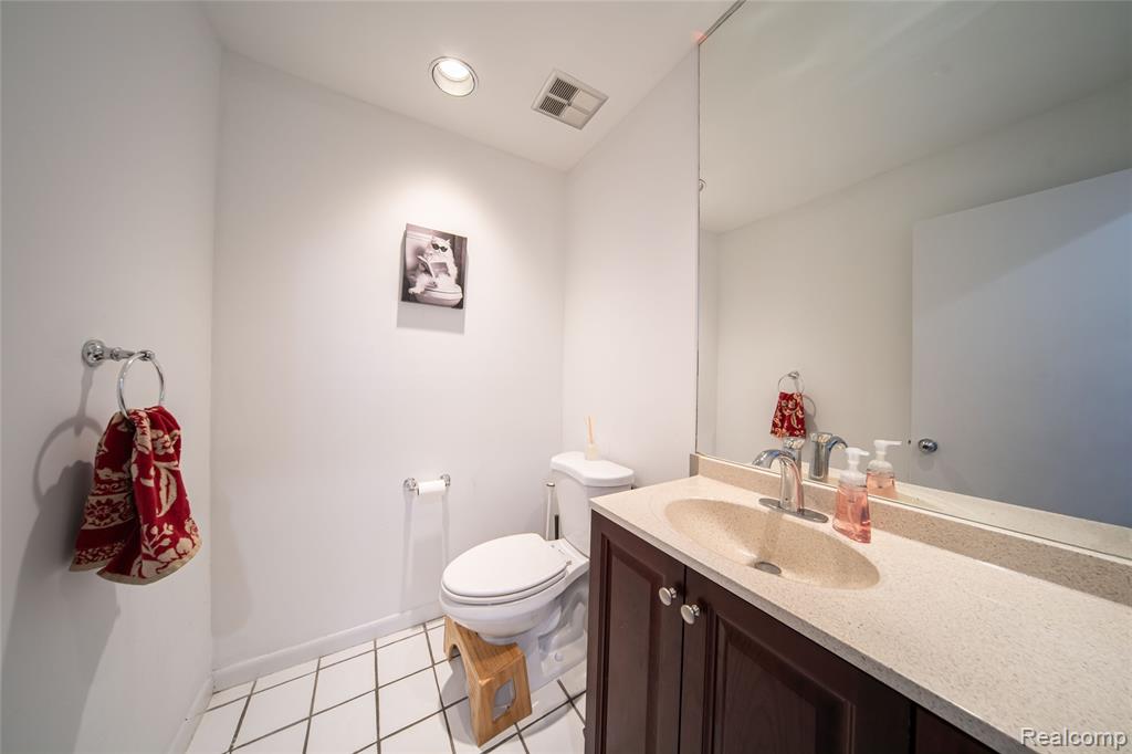 5590 Hillcrest Circle W, West Bloomfield, MI — Photo 17