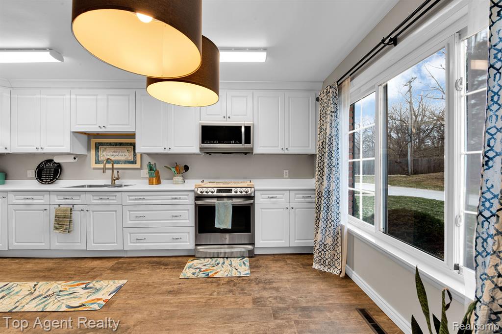 32718 GRAND RIVER Avenue, D7, Farmington, MI 48336 — Photo 6