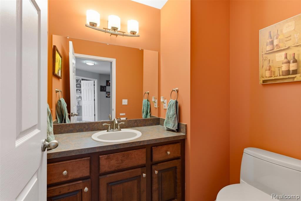 9140 Lakewood Drive, Whitmore Lake, MI 48189 — Photo 15