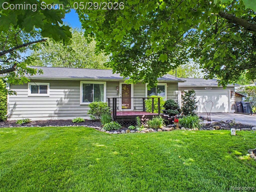 5499 Robin Drive, Grand Blanc, MI 48439 — front exterior