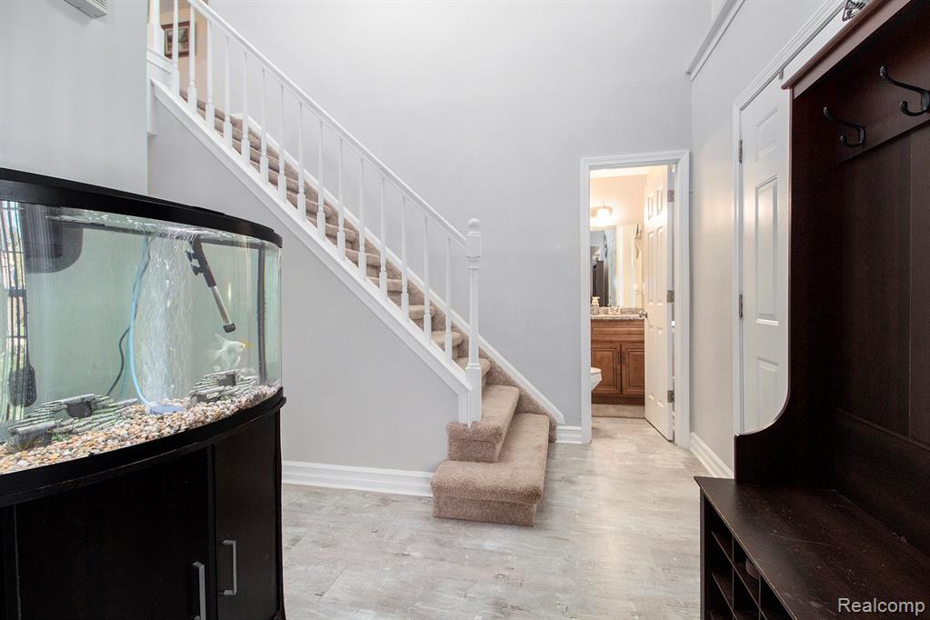 7946 Moonwood Place, Westland, MI — Photo 4