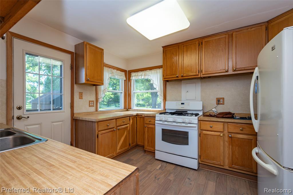6346 Donaldson Drive, Troy, MI 48085 — Photo 10