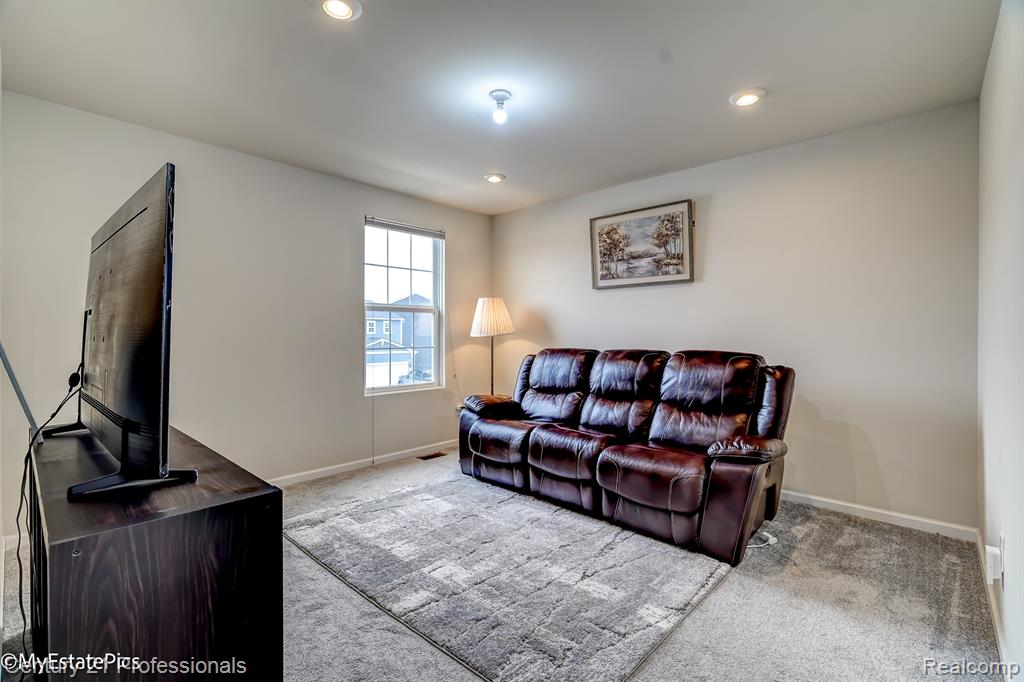 6044 FIELDSTONE Circle, South Lyon, MI 48178 — Photo 27