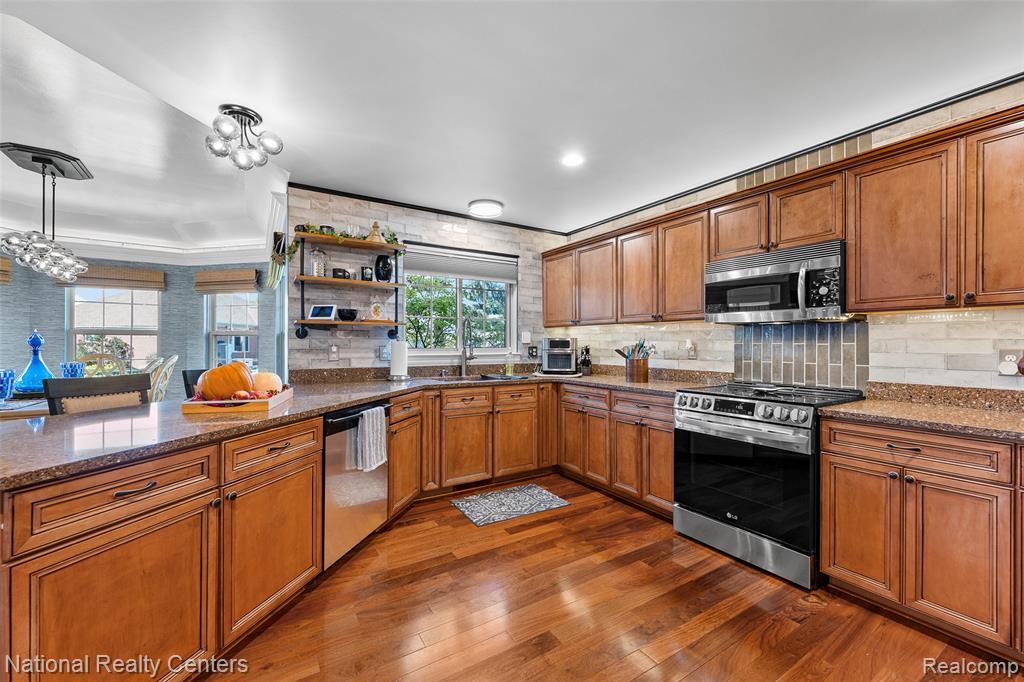 46245 Sawyer Lane, Macomb, MI 48044 — Photo 4