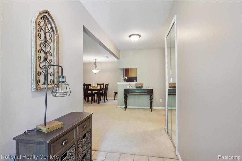 4727 BERKSHIRE Drive, 197, Sterling Heights, MI 48314 — Photo 3
