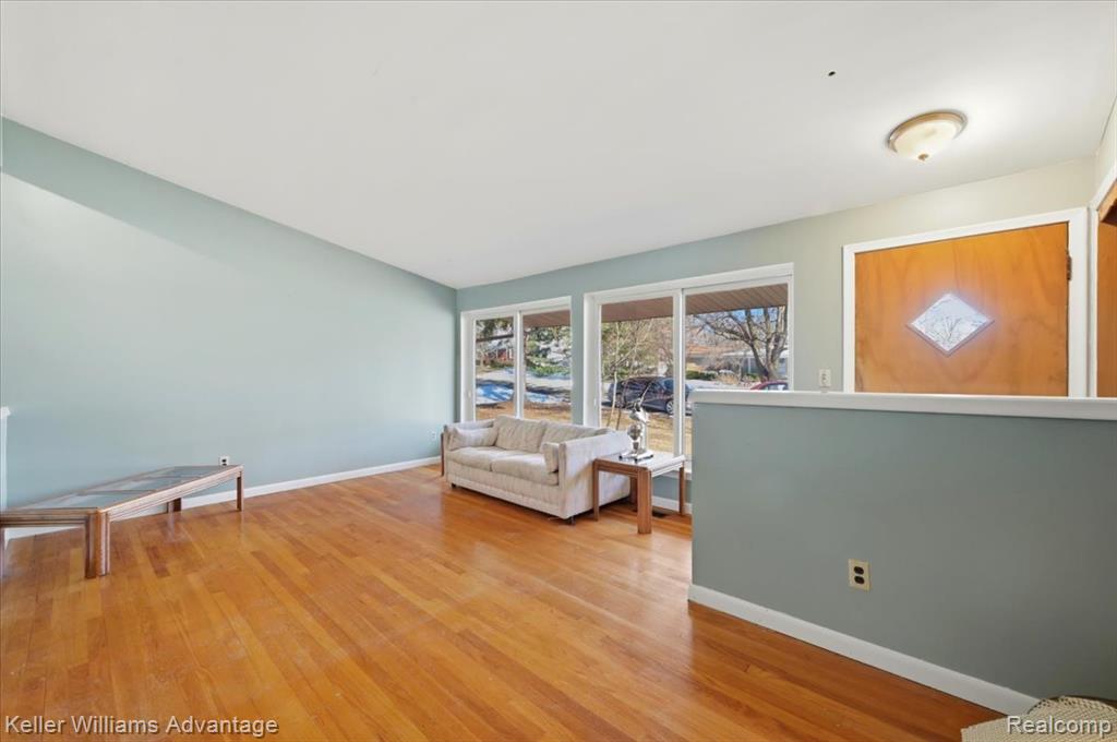 52433 Ihla Street, Utica, MI 48316 — Photo 6