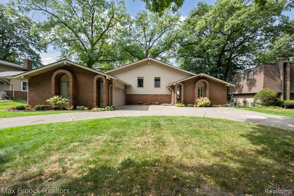 6026 Venice Drive, Commerce Twp, MI 48382 — Photo 5