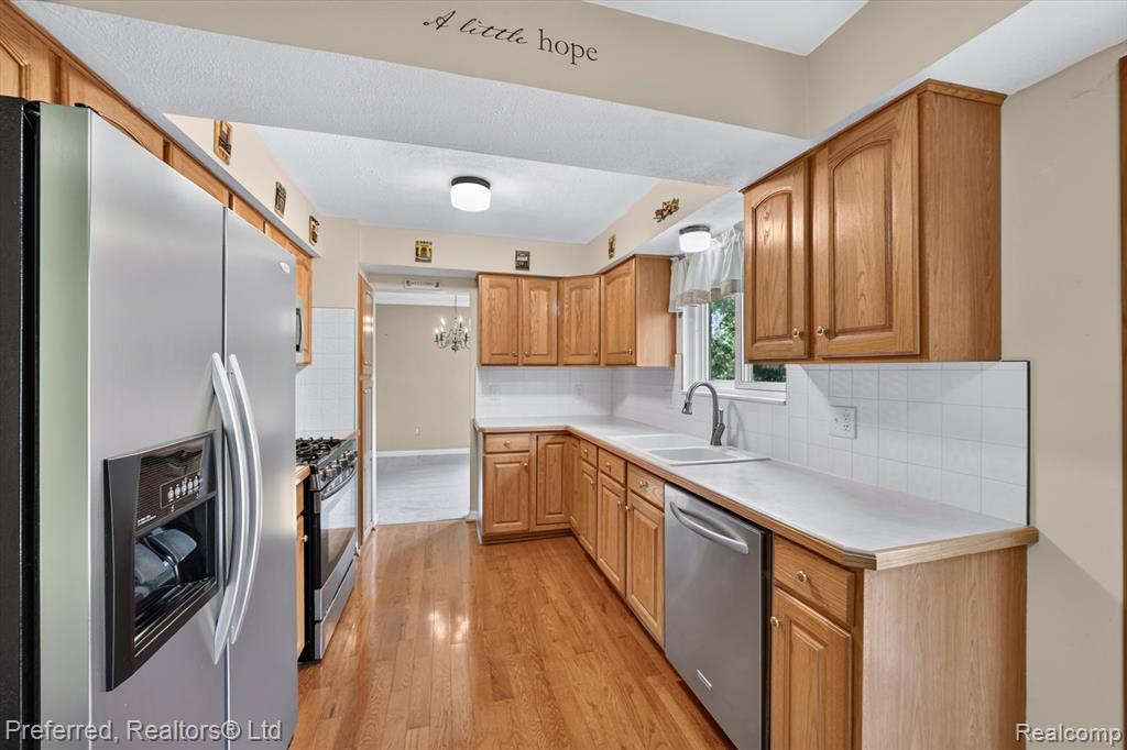 46596 Maidstone Road, Canton, MI 48187 — Photo 18
