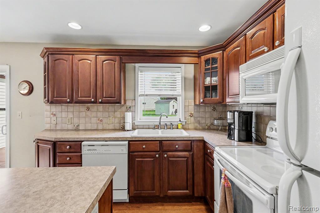 4497 Sunnymead Avenue, Burton, MI 48519 — Photo 10