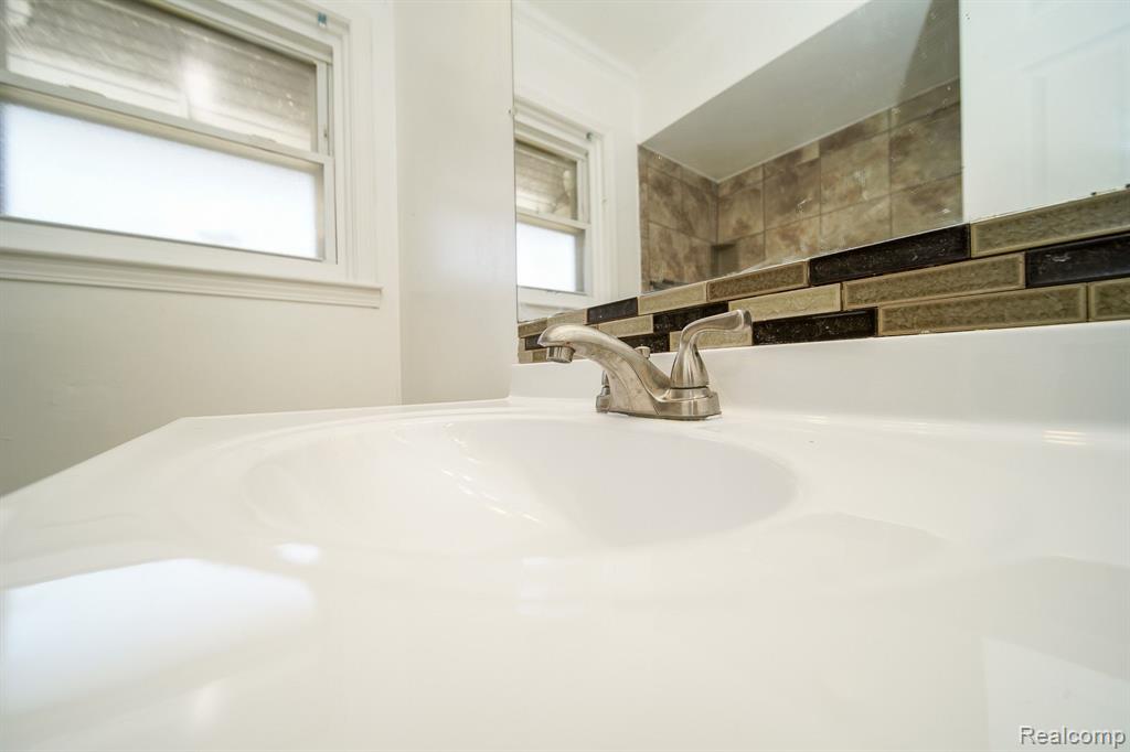 4620 DUDLEY Street, Dearborn Heights, MI 48125 — Photo 33
