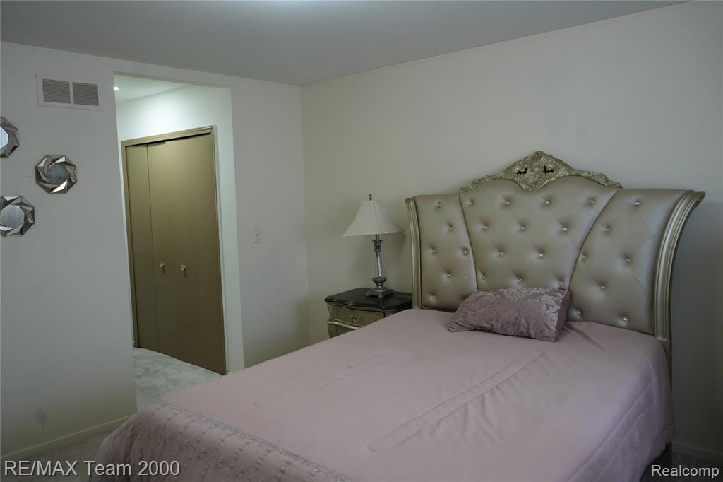 6426 Chase Road, Dearborn, MI 48126 — Photo 22