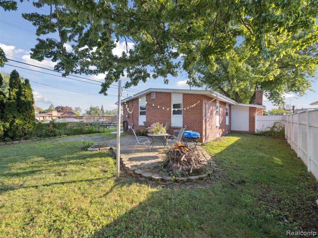 30083 Lisch Street, Gibraltar, MI — Photo 38