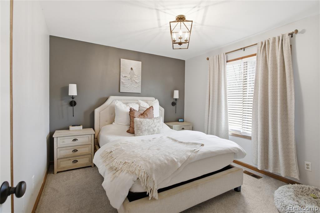 8234 E Pearson Road E, Shelby Twp, MI 48316 — Photo 9