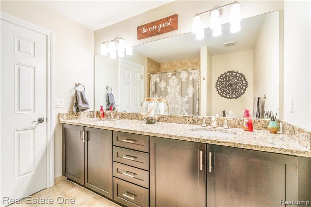 48025 E OXFORD Court, Canton, MI 48187 — Photo 54
