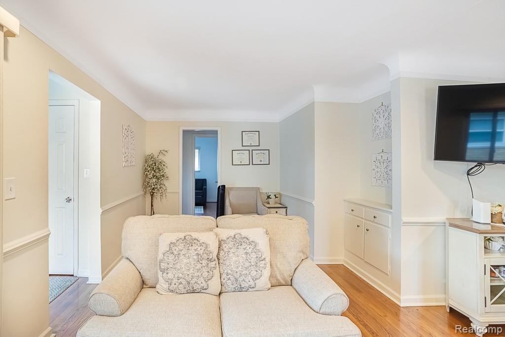 8100 Lochdale Street, Dearborn Heights, MI 48127 — Photo 47