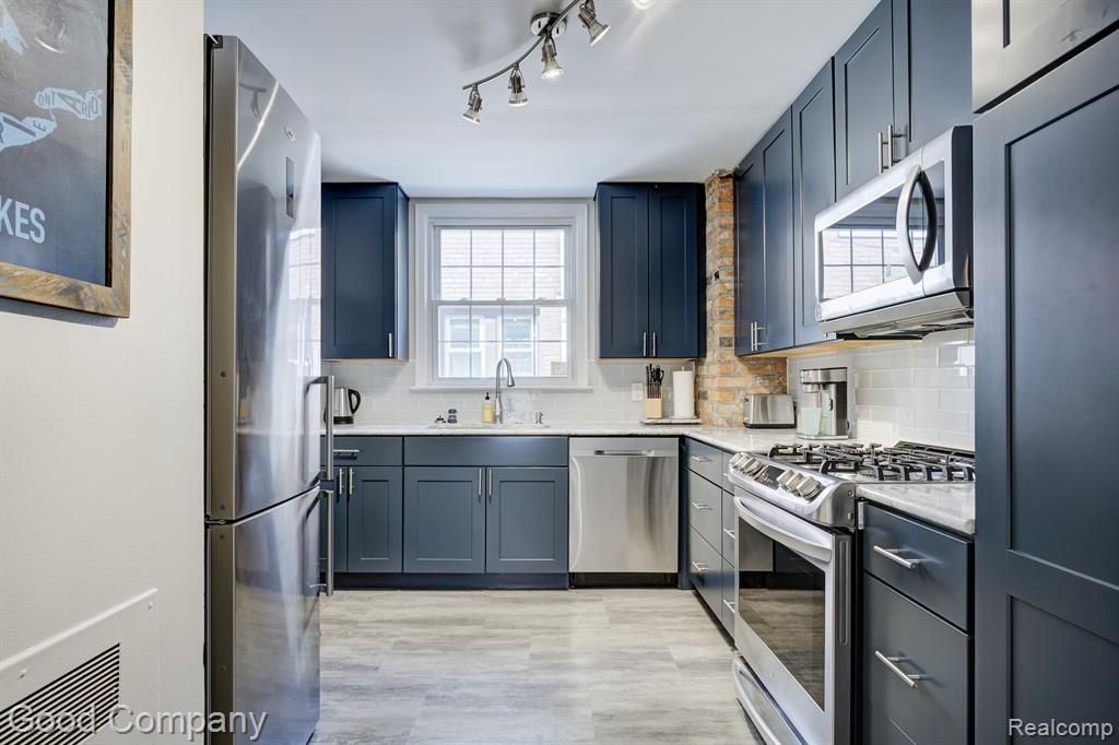 555 W BRECKENRIDGE Street, Ferndale, MI 48220 — Photo 12