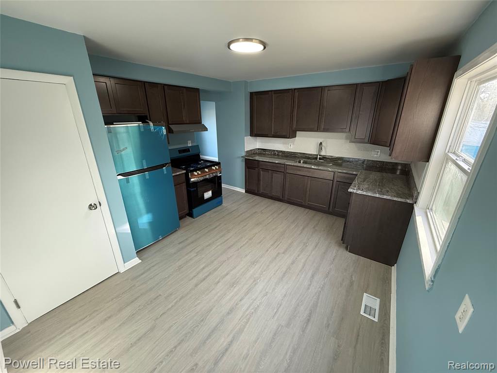 725 Emerson Avenue, Pontiac, MI 48340 — Photo 7