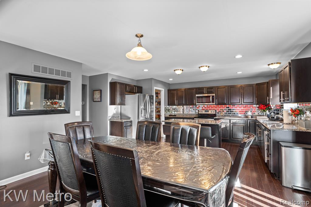 7966 Hallie Drive, Ypsilanti, MI 48198 — Photo 11