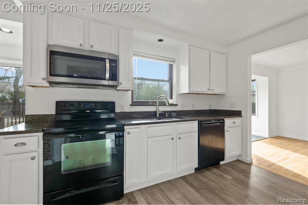 13111 Nadine Avenue, Huntington Woods, MI — Photo 12