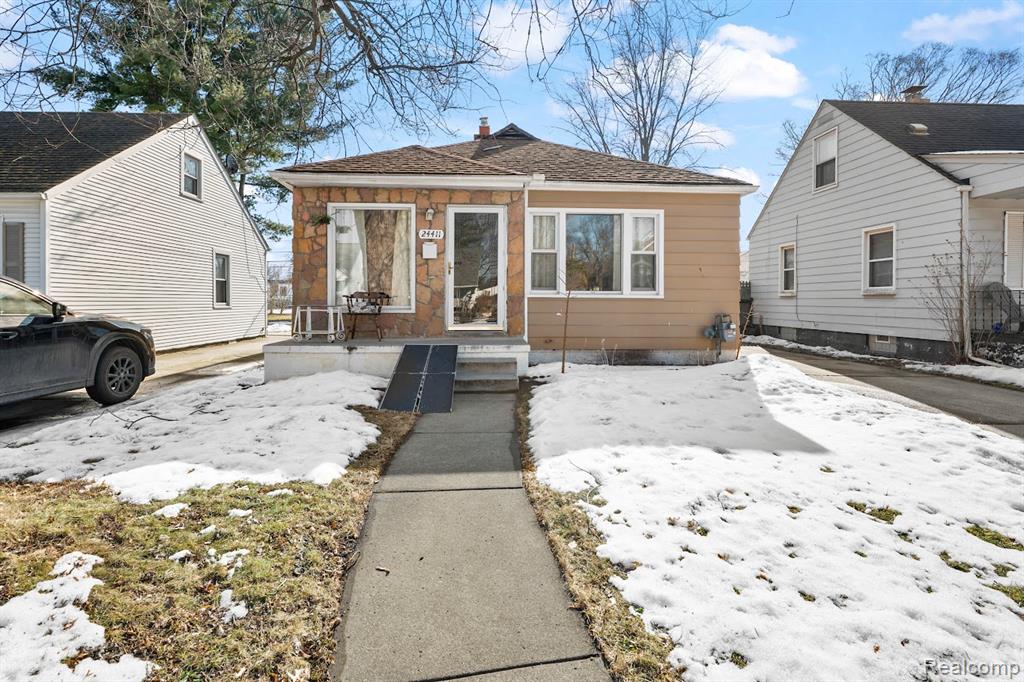 24411 Notre Dame Street, Dearborn, MI 48124