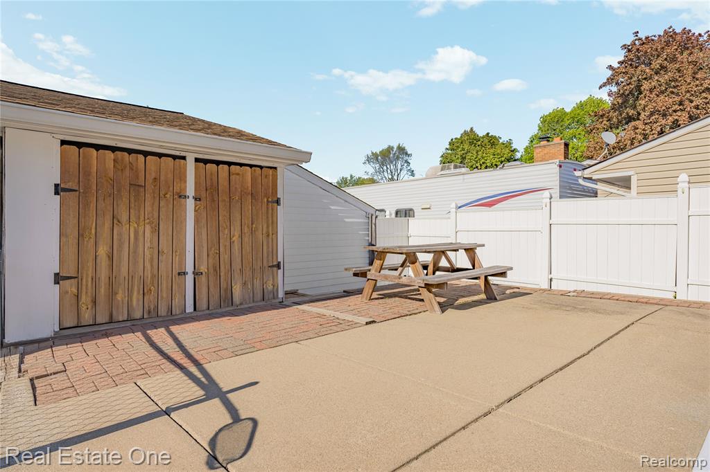 1825 Luneta, Commerce Twp, MI 48382 — Photo 36