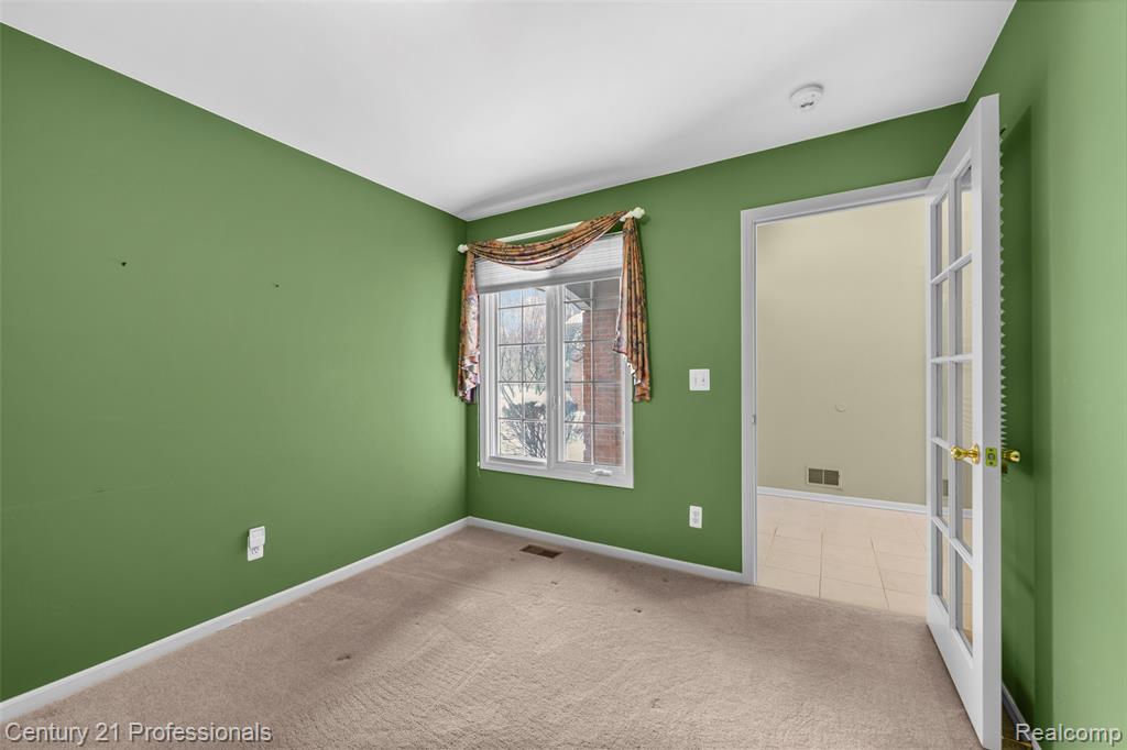 40121 Streamwood Court, Sterling Heights, MI 48310 — Photo 21