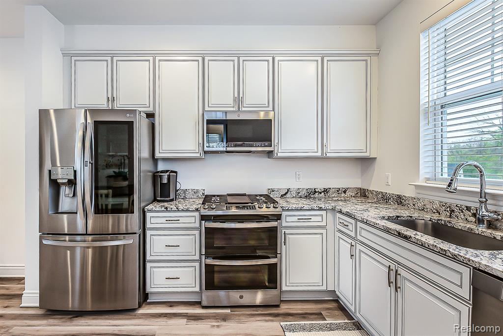 587 ANNE Avenue, Brighton, MI 48116 — Photo 11