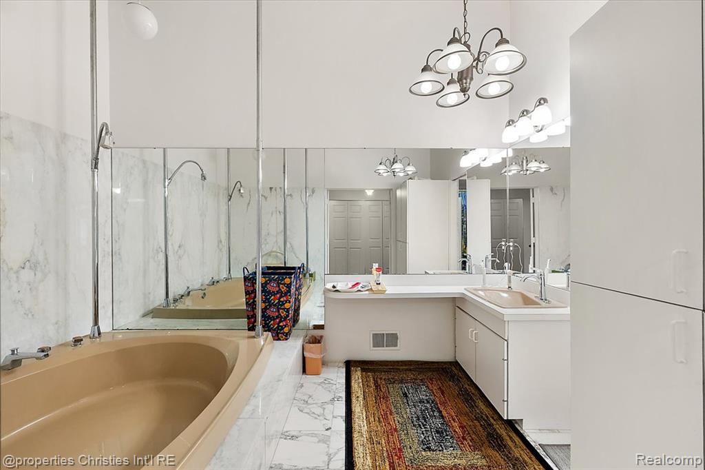 1808 Moors Court, Bloomfield Hills, MI, 48302