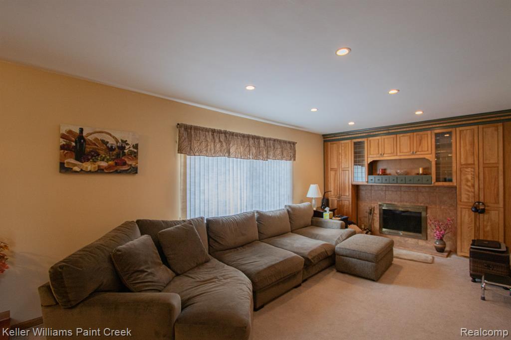 19170 Dawnshire Drive, Brownstown, MI 48193 — Photo 12