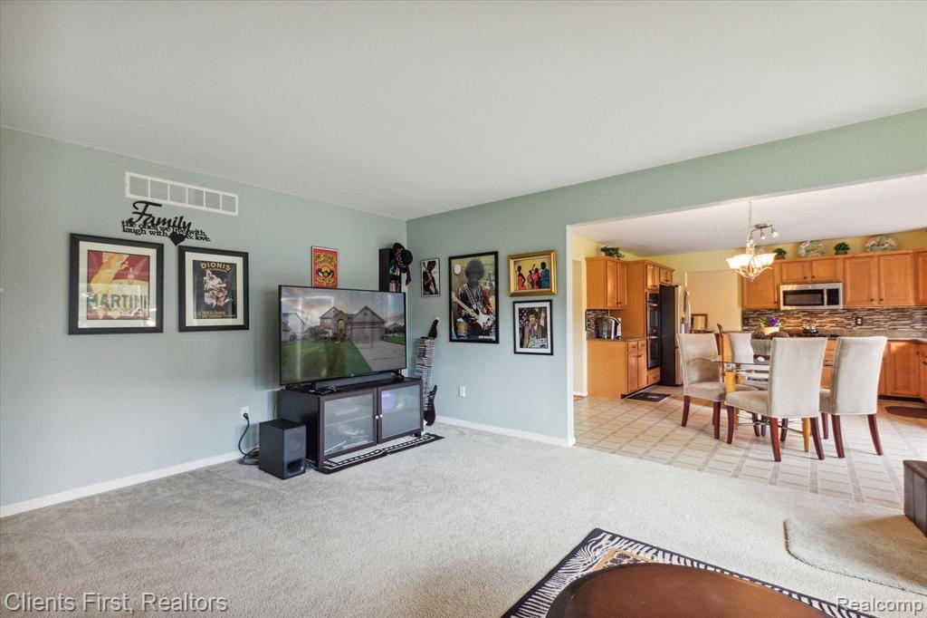 43872 N TIMBERVIEW Drive, Belleville, MI 48111 — Photo 18