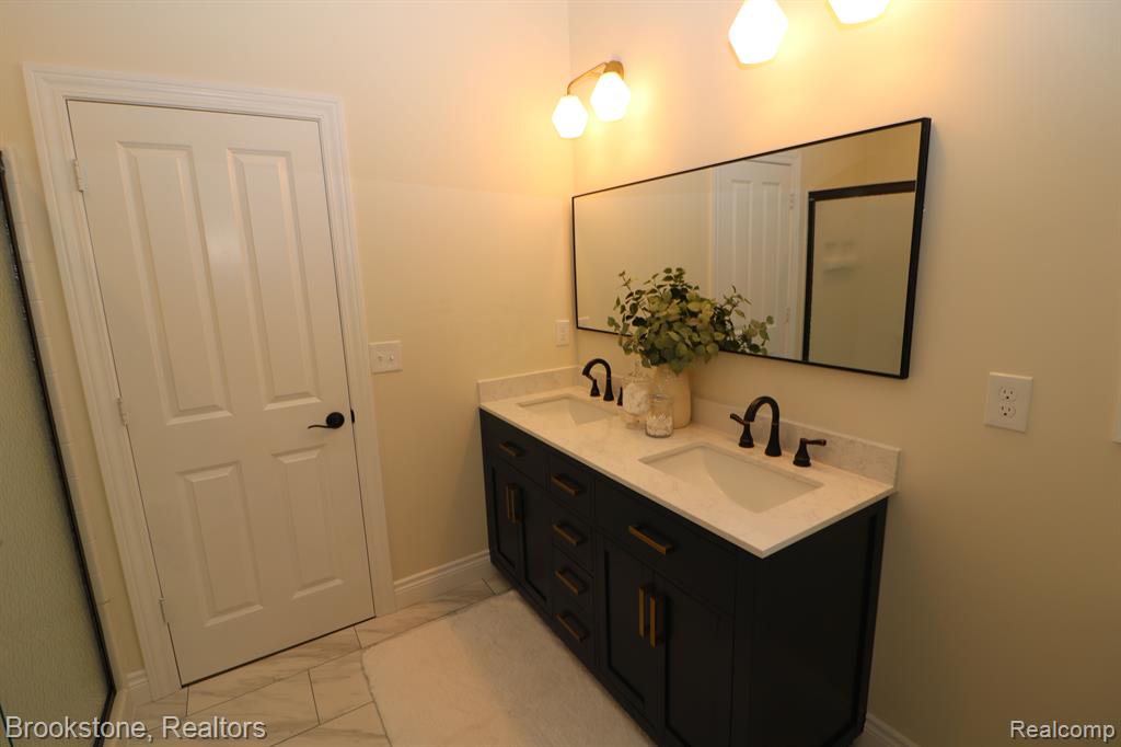 395 GENEVA Court, Howell, MI 48855 — Photo 14