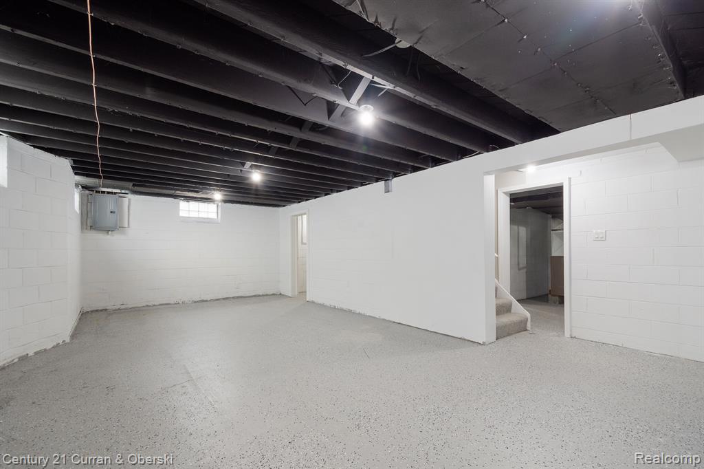 8771 E OUTER Drive, Detroit, MI 48213 — Photo 34