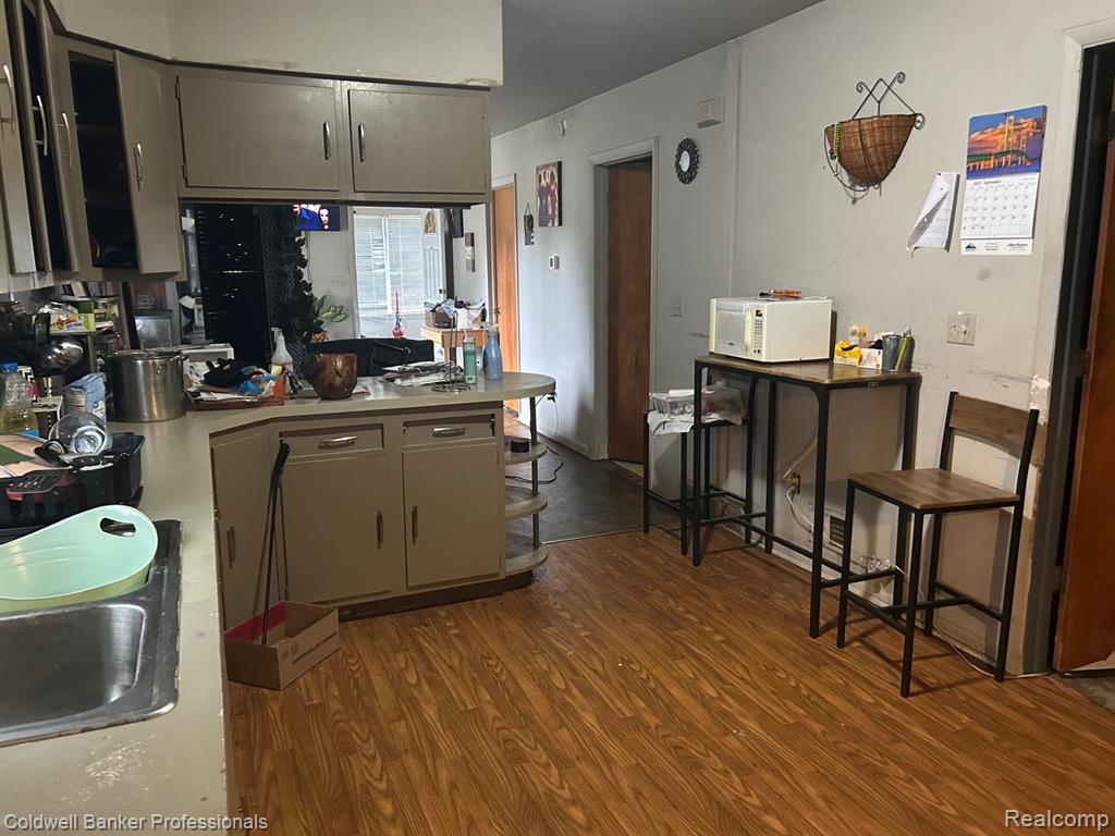988 Barney Avenue, Flint, MI 48503 — Photo 9