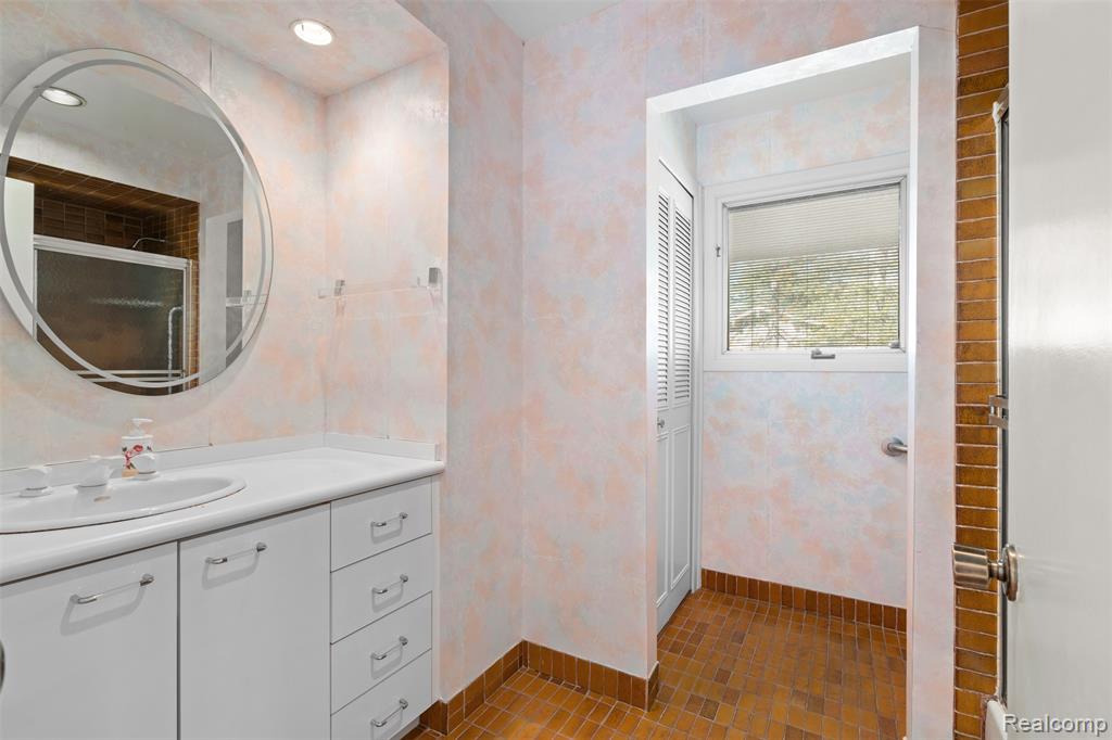 4724 Tara Court, West Bloomfield, MI 48323 — Photo 30