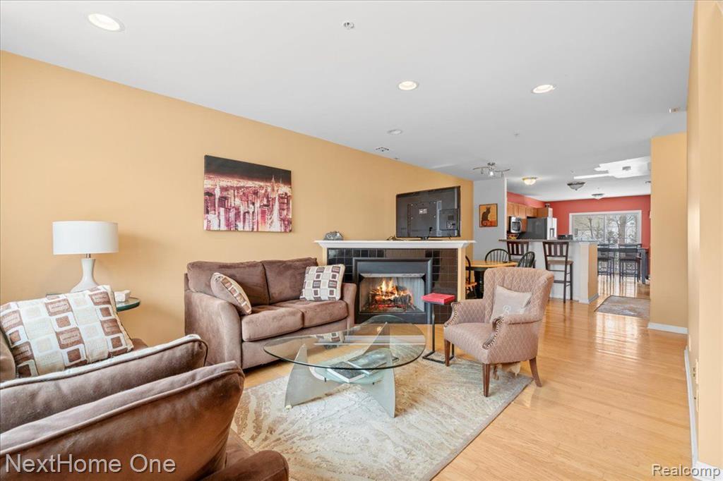 609 VILLAGE Lane, Milford, MI 48381 — Photo 3