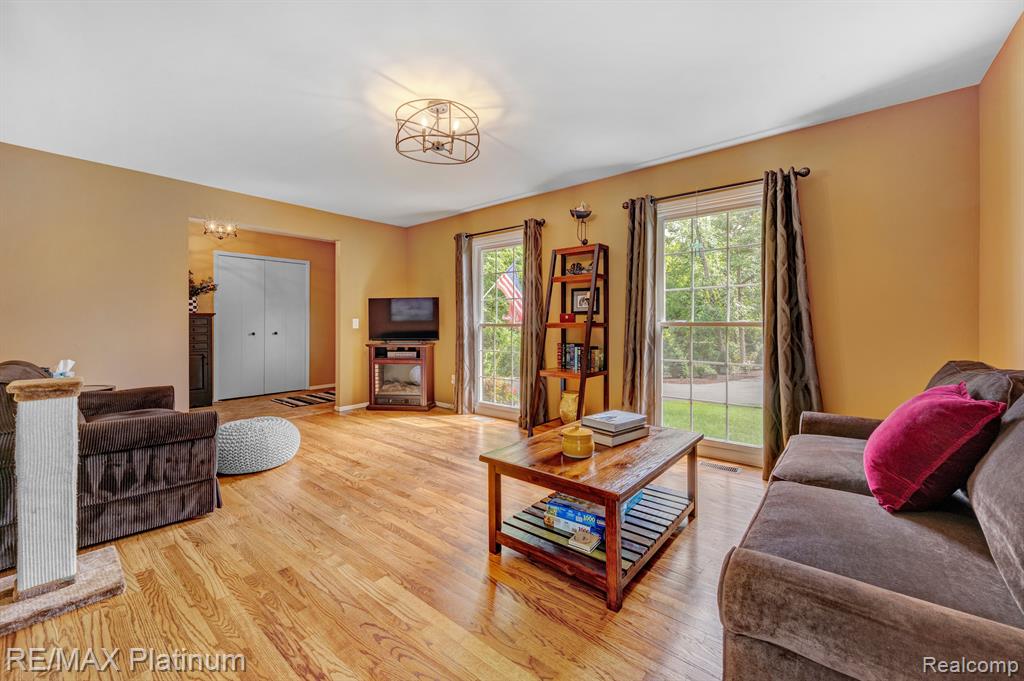 9003 SPENCER Court, Brighton, MI 48116 — Photo 11