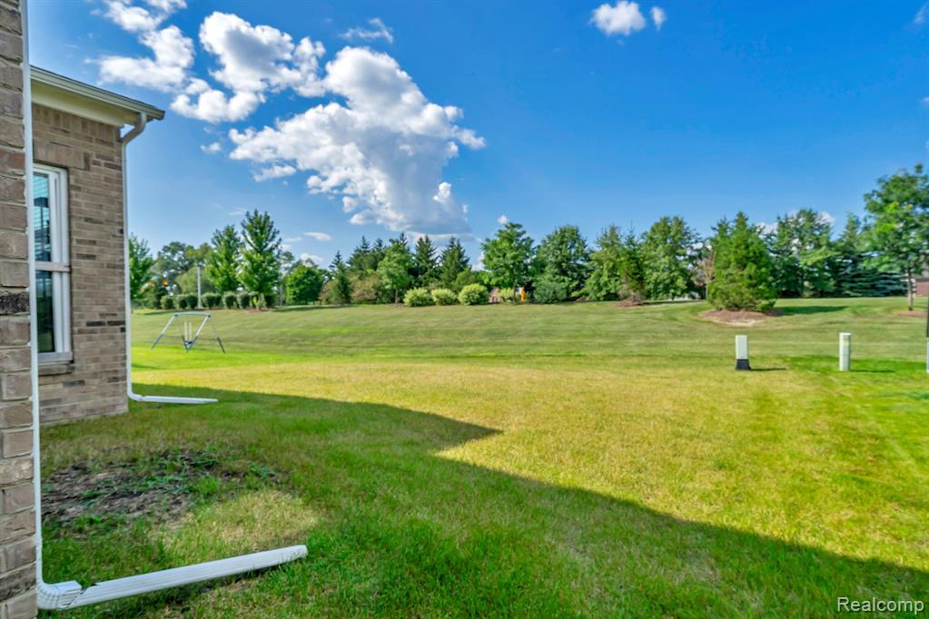 49746 SHORELINE Drive, Canton, MI 48187 — Photo 33